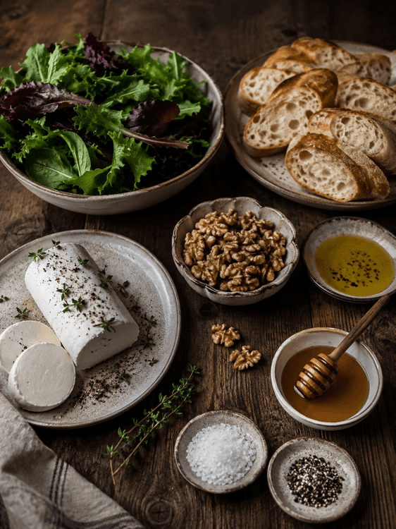 Тёплый салат с козьим сыром и мёдом