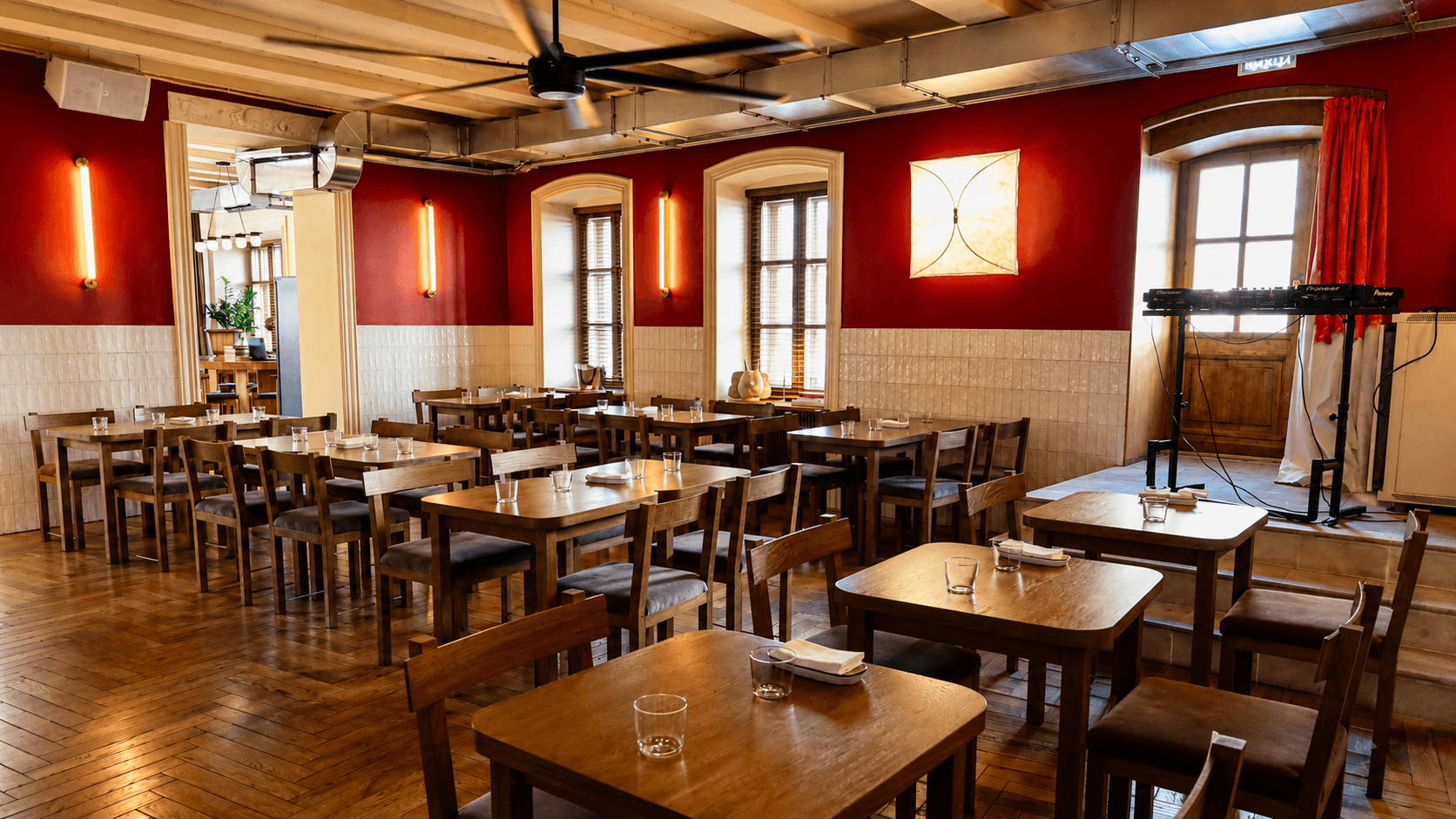 Cazaban Bistro & Bakery, ресторан в центре Москвы, фото интерьера